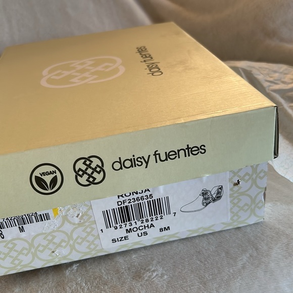 Women’s mocha sz 8 shoes - Picture 3 of 3